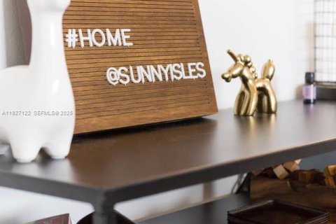 Condo in Sunny Isles Beach, Florida, 1 bedroom № 1986189 - photo 23