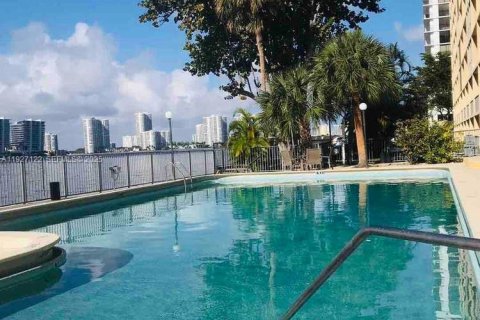Condo in Sunny Isles Beach, Florida, 1 bedroom № 1986189 - photo 28