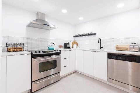 Condo in Sunny Isles Beach, Florida, 1 bedroom № 1986189 - photo 2