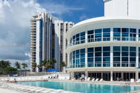 Condo in Miami Beach, Florida  № 2081913 - photo 2