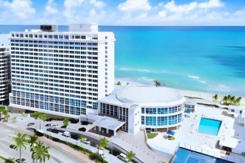 Condo in Miami Beach, Florida  № 2081913 - photo 1