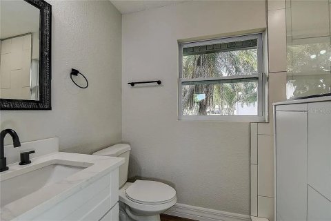 House in Sarasota, Florida 4 bedrooms, 243.4 sq.m. № 2224658 - photo 20