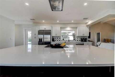 House in Sarasota, Florida 4 bedrooms, 243.4 sq.m. № 2224658 - photo 8