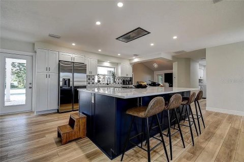 House in Sarasota, Florida 4 bedrooms, 243.4 sq.m. № 2224658 - photo 5