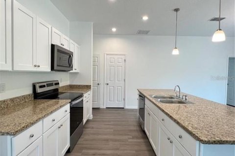House in Palm Bay, Florida 4 bedrooms, 160.16 sq.m. № 1609619 - photo 8