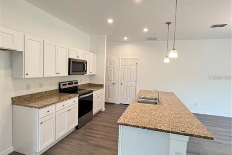 House in Palm Bay, Florida 4 bedrooms, 160.16 sq.m. № 1609619 - photo 9