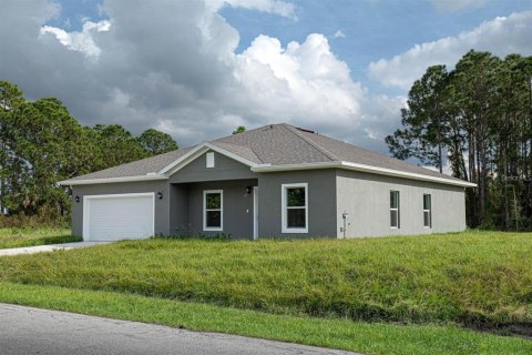 House in Palm Bay, Florida 4 bedrooms, 160.16 sq.m. № 1609619 - photo 4
