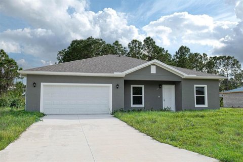 House in Palm Bay, Florida 4 bedrooms, 160.16 sq.m. № 1609619 - photo 1