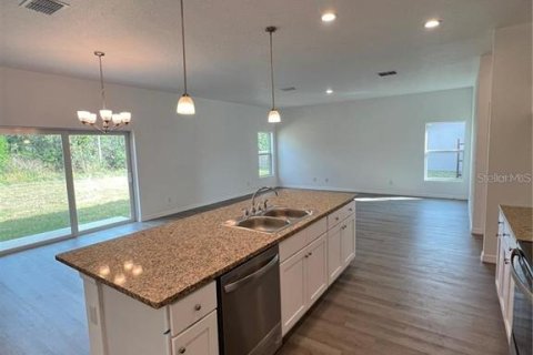 House in Palm Bay, Florida 4 bedrooms, 160.16 sq.m. № 1609619 - photo 6