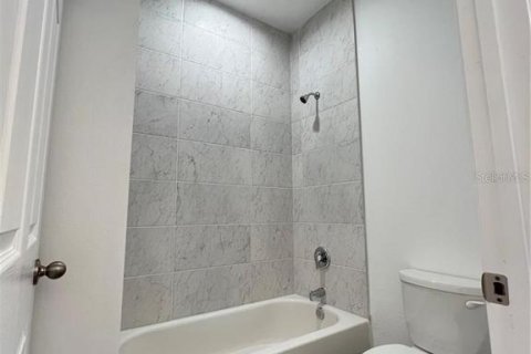 House in Palm Bay, Florida 4 bedrooms, 160.16 sq.m. № 1609619 - photo 19
