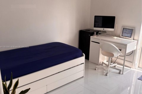 Купить виллу или дом в Майами, Флорида 4 спальни, 159.98м2, № 1783810 - фото 6