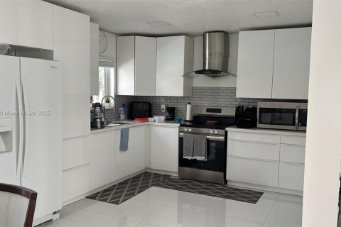 Купить виллу или дом в Майами, Флорида 4 спальни, 159.98м2, № 1783810 - фото 8