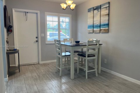 Condo in Hallandale Beach, Florida, 1 bedroom  № 1981560 - photo 5