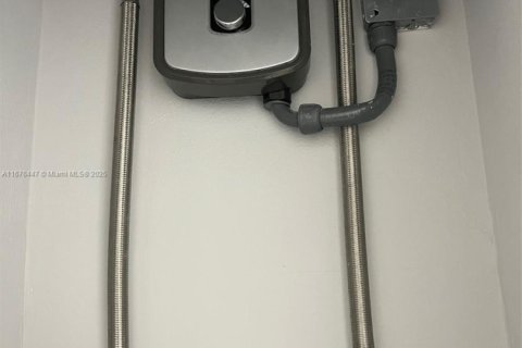 Condo in Hallandale Beach, Florida, 1 bedroom  № 1981560 - photo 20