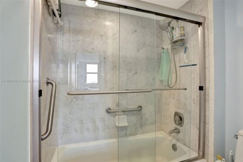 Купить кондоминиум в Помпано-Бич, Флорида 2 спальни, 93.09м2, № 1933464 - фото 28