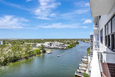 Купить кондоминиум в Помпано-Бич, Флорида 2 спальни, 93.09м2, № 1933464 - фото 21