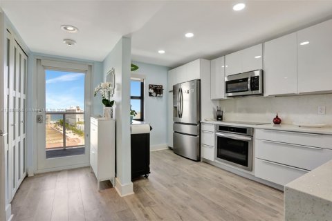 Купить кондоминиум в Помпано-Бич, Флорида 2 спальни, 93.09м2, № 1933464 - фото 4