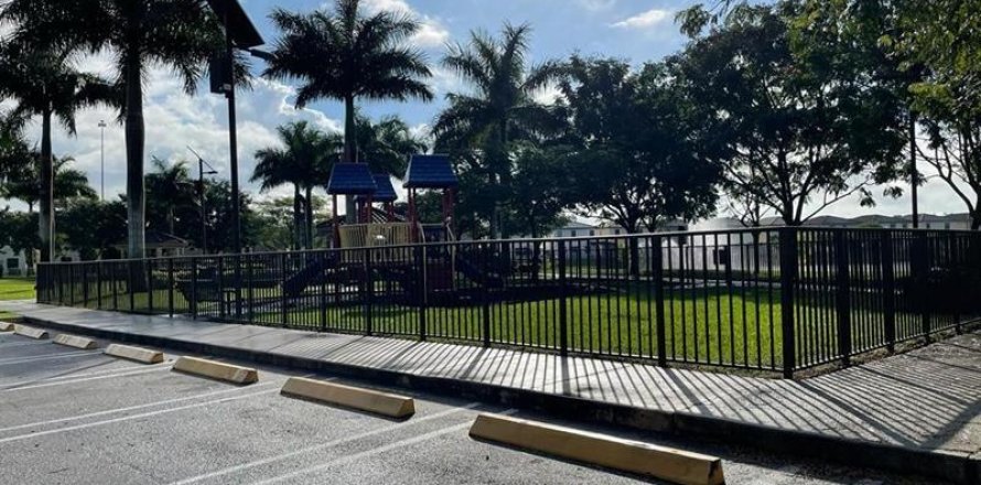 Touwnhouse à Hialeah, Floride 4 chambres, 172.98 m2 № 1226944