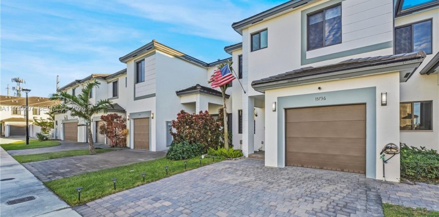 Touwnhouse à Miami, Floride 3 chambres, 169.45 m2 № 1999026