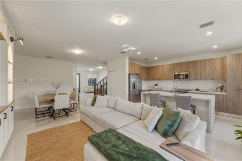 Touwnhouse à vendre à Miami, Floride: 3 chambres, 169.45 m2 № 1999026 - photo 4