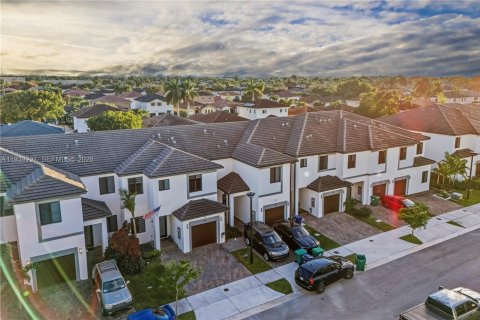 Touwnhouse à vendre à Miami, Floride: 3 chambres, 169.45 m2 № 1999026 - photo 20