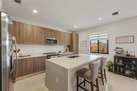 Touwnhouse à vendre à Miami, Floride: 3 chambres, 169.45 m2 № 1999026 - photo 8