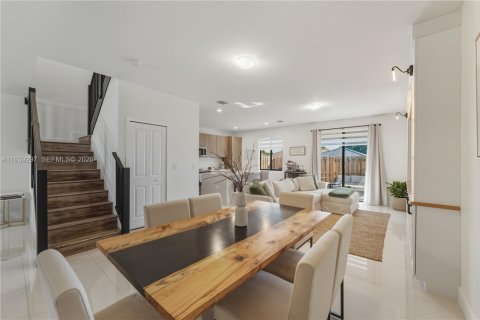 Touwnhouse à vendre à Miami, Floride: 3 chambres, 169.45 m2 № 1999026 - photo 25