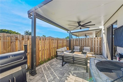 Touwnhouse à vendre à Miami, Floride: 3 chambres, 169.45 m2 № 1999026 - photo 11