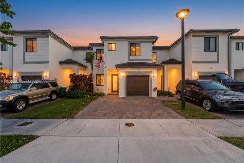 Touwnhouse à vendre à Miami, Floride: 3 chambres, 169.45 m2 № 1999026 - photo 30