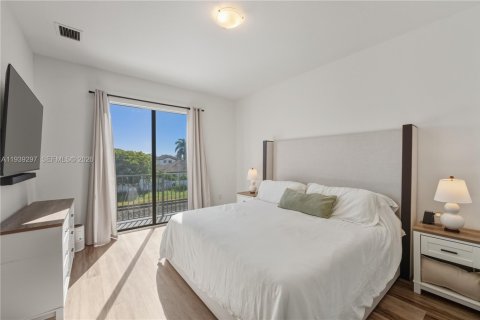 Touwnhouse à vendre à Miami, Floride: 3 chambres, 169.45 m2 № 1999026 - photo 14