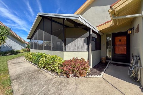 House in Clearwater, Florida 2 bedrooms, 114.73 sq.m. № 1537443 - photo 1