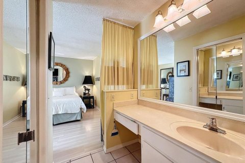 House in Clearwater, Florida 2 bedrooms, 114.73 sq.m. № 1537443 - photo 24