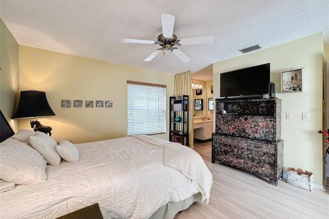House in Clearwater, Florida 2 bedrooms, 114.73 sq.m. № 1537443 - photo 22