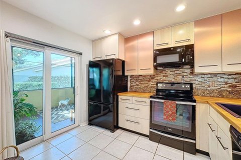 House in Clearwater, Florida 2 bedrooms, 114.73 sq.m. № 1537443 - photo 6