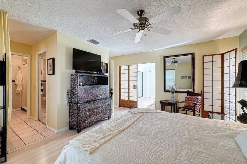 House in Clearwater, Florida 2 bedrooms, 114.73 sq.m. № 1537443 - photo 23