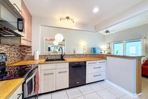 House in Clearwater, Florida 2 bedrooms, 114.73 sq.m. № 1537443 - photo 20