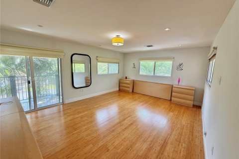 Снять в аренду виллу или дом в Санни-Айлс-Бич, Флорида 5 спален, 248.51м2, № 2049157 - фото 11