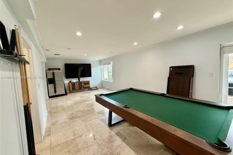 Снять в аренду виллу или дом в Санни-Айлс-Бич, Флорида 5 спален, 248.51м2, № 2049157 - фото 9