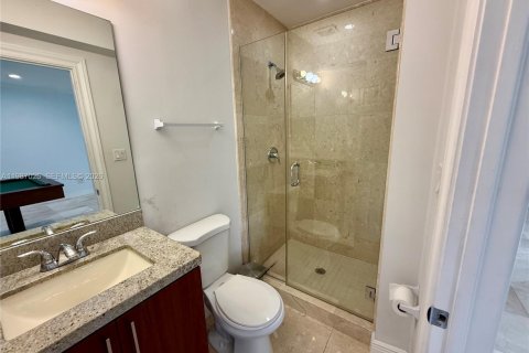 Снять в аренду виллу или дом в Санни-Айлс-Бич, Флорида 5 спален, 248.51м2, № 2049157 - фото 17