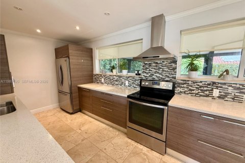 Снять в аренду виллу или дом в Санни-Айлс-Бич, Флорида 5 спален, 248.51м2, № 2049157 - фото 6