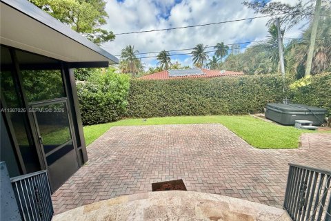 Снять в аренду виллу или дом в Санни-Айлс-Бич, Флорида 5 спален, 248.51м2, № 2049157 - фото 19