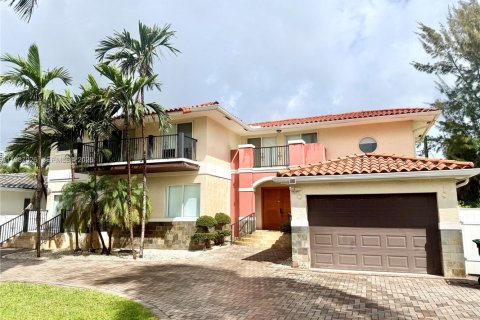 Снять в аренду виллу или дом в Санни-Айлс-Бич, Флорида 5 спален, 248.51м2, № 2049157 - фото 2