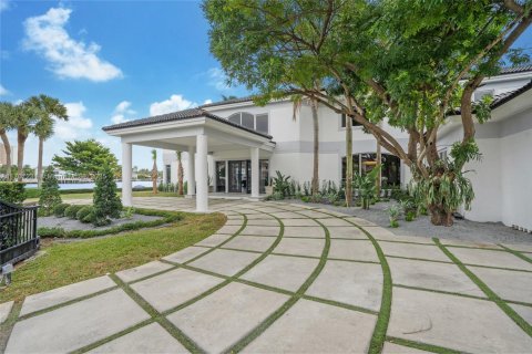 Купить виллу или дом в Халландейл-Бич, Флорида 7 спален, 649.94м2, № 1467569 - фото 26