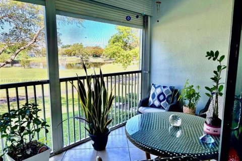 Copropriété à vendre à Pembroke Pines, Floride: 2 chambres, 125.6 m2 № 2050194 - photo 18