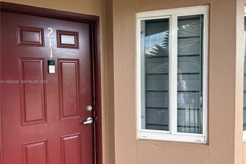 Copropriété à vendre à Pembroke Pines, Floride: 2 chambres, 125.6 m2 № 2050194 - photo 2