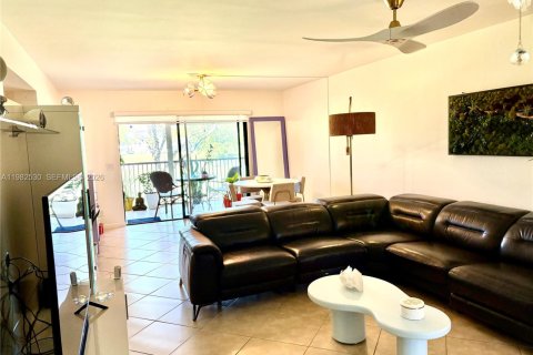 Copropriété à vendre à Pembroke Pines, Floride: 2 chambres, 125.6 m2 № 2050194 - photo 8