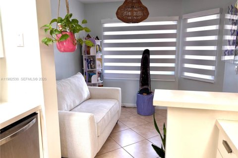 Copropriété à vendre à Pembroke Pines, Floride: 2 chambres, 125.6 m2 № 2050194 - photo 9