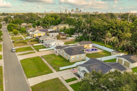 Casa en venta en Saint Petersburg, Florida, 3 dormitorios, 135.27 m2 № 2387408 - foto 3