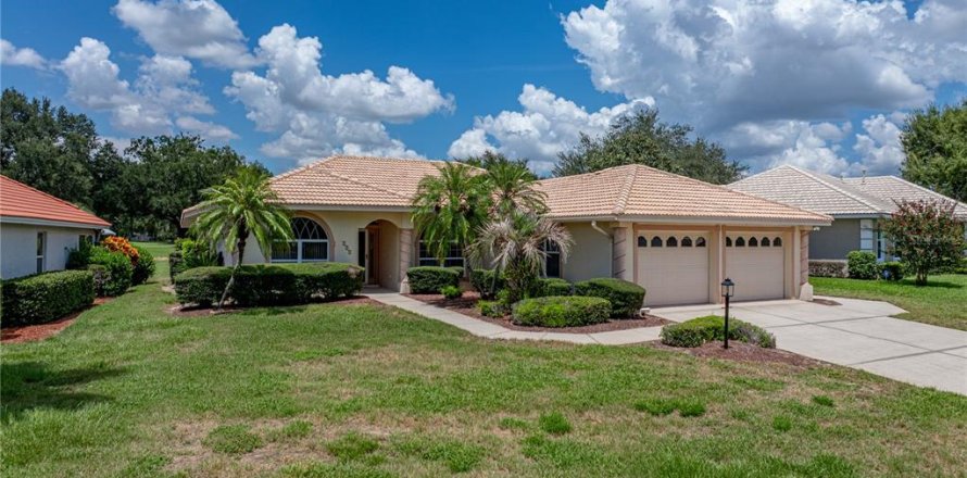 House in Winter Haven, Florida 3 bedrooms, 152.82 sq.m. № 1870732