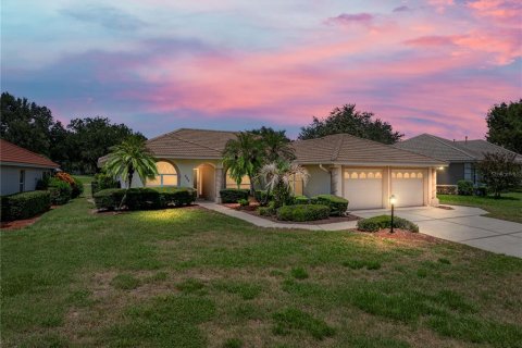 House in Winter Haven, Florida 3 bedrooms, 152.82 sq.m. № 1870732 - photo 2